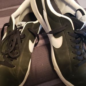 Black Nike shoes